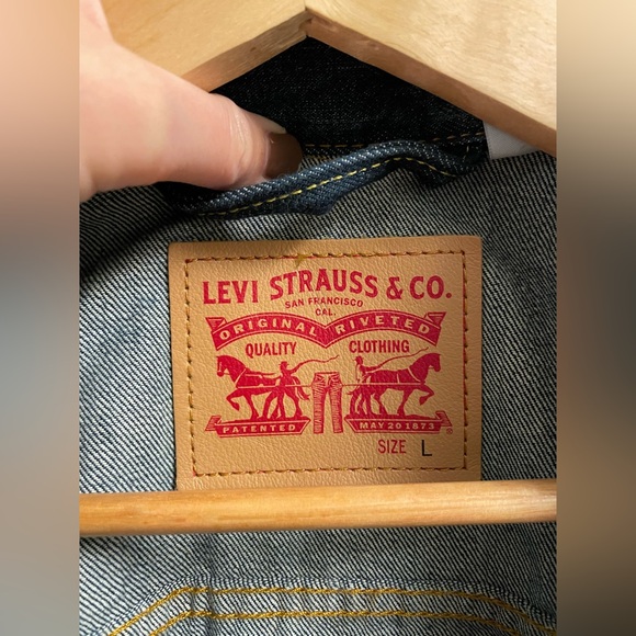 Levi's Indigo Denim Jacket - Picture 3 of 14
